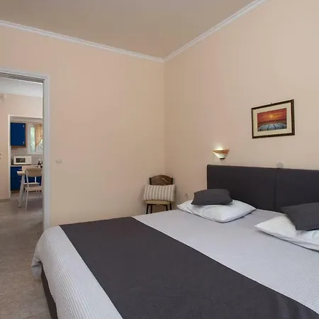 Georgia's Apartments, - Complex S Casa di campagna Ipsos